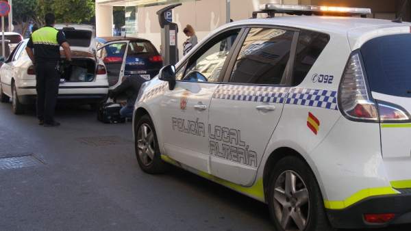 Vehículo de la Policía Local de Almería Vehículo de la Policía Local de Almería