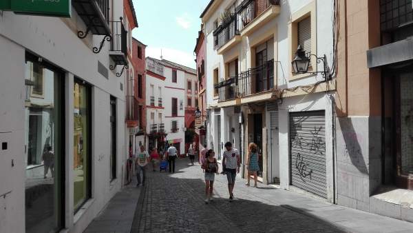 Una calle del casco histórico de Córdoba Una calle del casco histórico de Córdoba