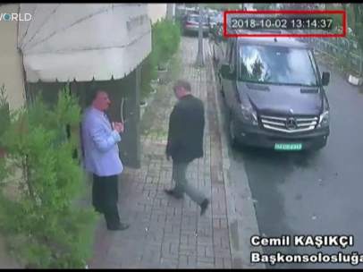 Jamal Khashoggi en el consulado saudí en Estambul