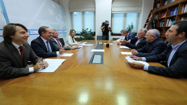 Reunión entre la Xunta y representantes de la Fegamp Reunión entre la Xunta y representantes de la Fegamp