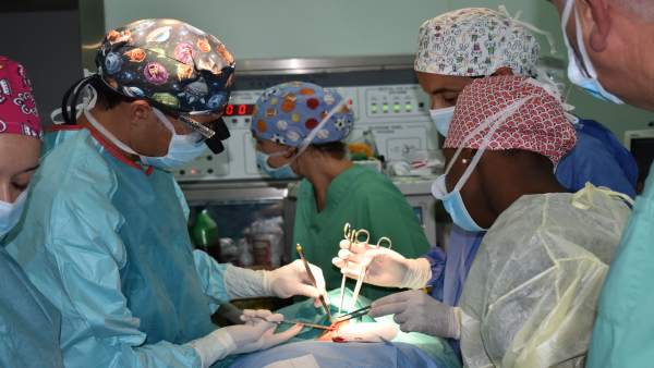 Operación dentro de un viaje solidario a Kenia. Quirónsalud Operación dentro de un viaje solidario a Kenia. Quirónsalud