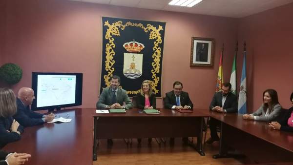 Firma del convenio. Firma del convenio.