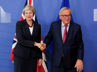 Theresa May y Jean-Claude Juncker