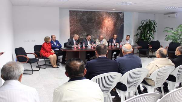 El consejero de Agricultura se reúne con regantes de Cuevas del Almanzora El consejero de Agricultura se reúne con regantes de Cuevas del Almanzora