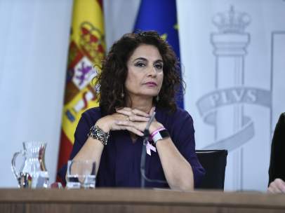 Isabel Celaá y María Jesús Montero en rueda de prensa tras el Consejo de Ministr