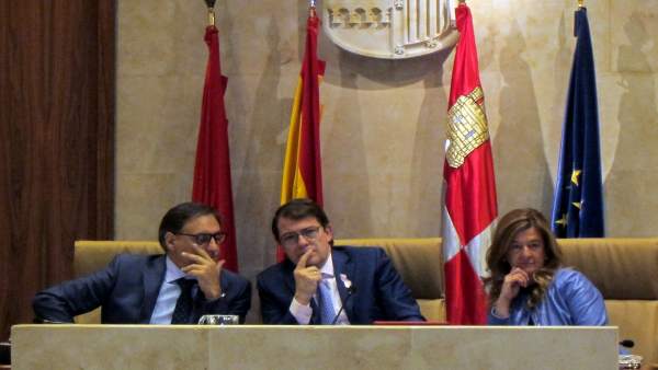 García Carbayo (izquierda) y Sánchez Bellota (derecha) junto al alcalde García Carbayo (izquierda) y Sánchez Bellota (derecha) junto al alcalde