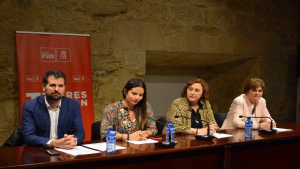 Acto de homenaje a los mayores de 90 años del PSOE de León. 19-10-2018 Acto de homenaje a los mayores de 90 años del PSOE de León. 19-10-2018