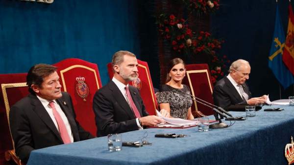 El presidente del Principado, los Reyes y el presidente de la Fundación El presidente del Principado, los Reyes y el presidente de la Fundación