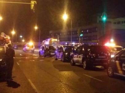 Policía frente al CIE de Aluche