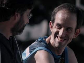 Jordi Évole con uno de los protagonistas de 'Campeones'