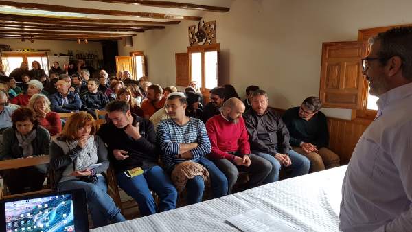 Soro en una mesa redonda en Allepuz. Soro en una mesa redonda en Allepuz.