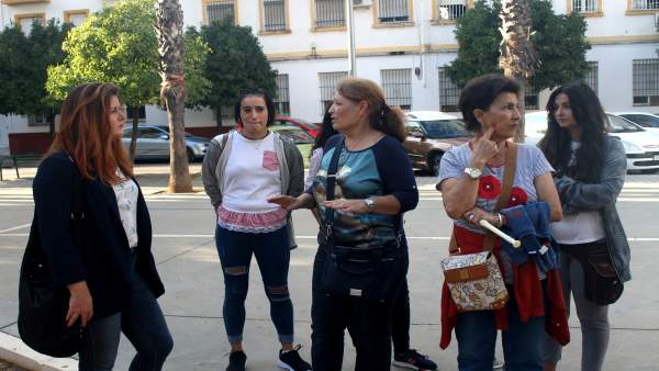 Visita de Susana Serrano (Participa Sevilla) al barrio de Pedro Salvador Visita de Susana Serrano (Participa Sevilla) al barrio de Pedro Salvador