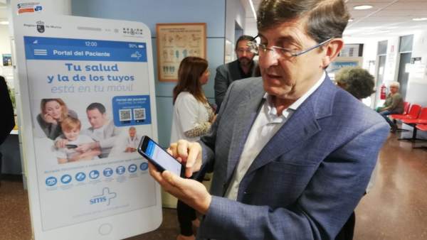 Villegas visita el Centro de Salud de Vistabella de Murcia Villegas visita el Centro de Salud de Vistabella de Murcia