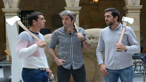 Los aizkolaris Aitzol Atutxa, Iker Vicente y Xabier Orbegozo Los aizkolaris Aitzol Atutxa, Iker Vicente y Xabier Orbegozo