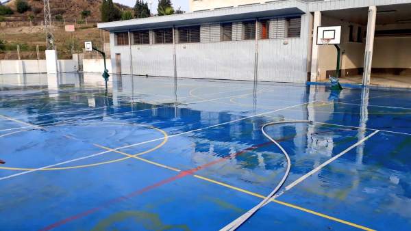Colegio de Estepona limpio tras las intensas lluvias Colegio de Estepona limpio tras las intensas lluvias