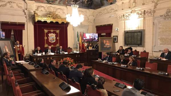 Pleno para conceder la Medalla de la Ciudad de Málaga a Chiquito Pleno para conceder la Medalla de la Ciudad de Málaga a Chiquito