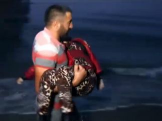 Rescate de una niña refugiada