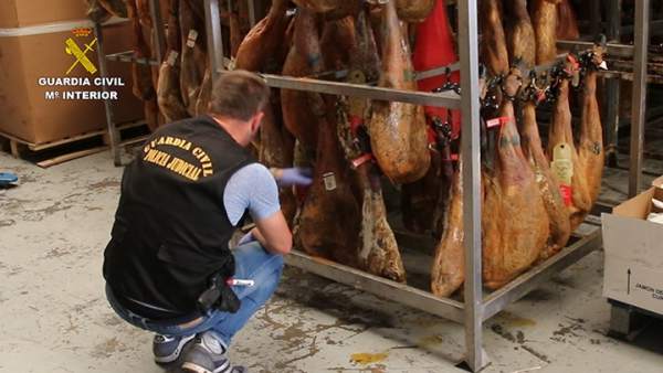 Desmantellada la xarxa de distribució de càrnics insalubres amb 1.000 tones intervingudes i 6 detinguts Desmantellada la xarxa de distribució de càrnics insalubres amb 1.000 tones intervingudes i 6 detinguts