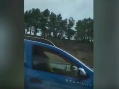 Manteniendo relaciones sexuales al volante