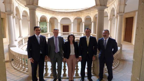 Miembros de BBVA se reúnen para hablar de la entidad en Baleares Miembros de BBVA se reúnen para hablar de la entidad en Baleares