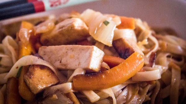 Noodles con tofu y kimchi Noodles con tofu y kimchi