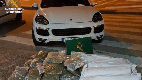 Incautan 76 kilos de marihuana en tres actuaciones en La Junquera (Girona) Incautan 76 kilos de marihuana en tres actuaciones en La Junquera (Girona)