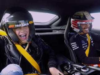 Millie Bobby Brown y Lewis Hamilton
