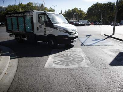 Fotos recursos de carteles de Madrid Central y de líneas naranjas de la nueva or