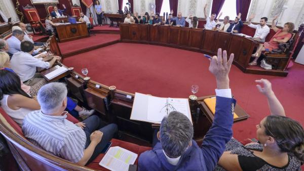 Pleno en el Ayuntamiento de Cádiz Pleno en el Ayuntamiento de Cádiz