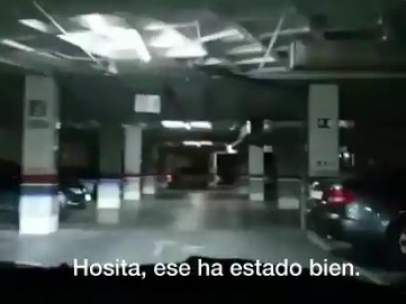 Dos agentes realizan un rally en el parking