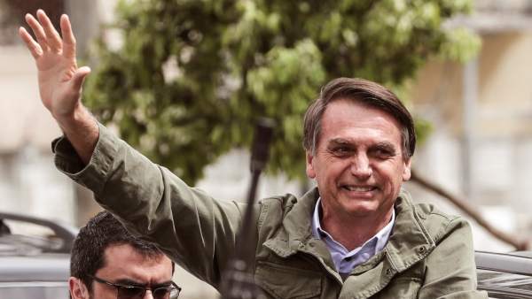 Bolsonaro, tras votar este domingo en una área militar en la zona norte de Río de Janeiro. Bolsonaro, tras votar este domingo en una área militar en la zona norte de Río de Janeiro.