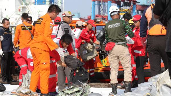 Restos del avión de Lion Air estrellado en Indonesia Restos del avión de Lion Air estrellado en Indonesia