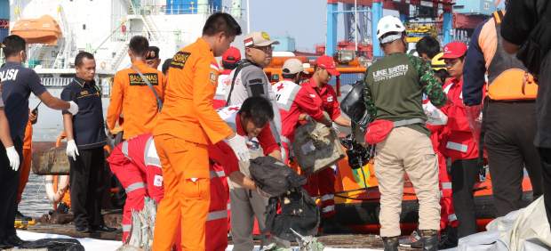Restos del avión de Lion Air estrellado en Indonesia