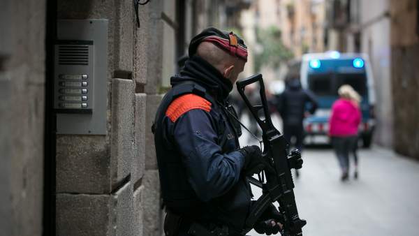Registro de “narcopisos” en Ciutat Vella, Barcelona. Registro de “narcopisos” en Ciutat Vella, Barcelona.