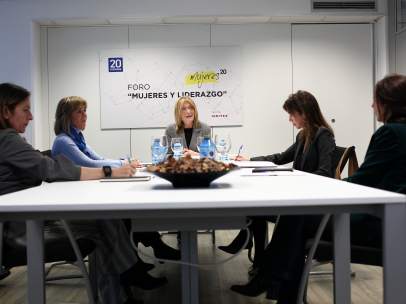 El foro Mujeres 20, moderado por la directora de 20minutos, Encarna Samitier.