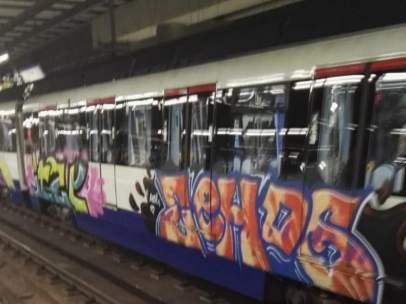 Grafitis, pintadas en Metro