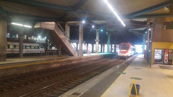 Estación de Renfe, tren, cercanías, AVE, billetes de tren Estación de Renfe, tren, cercanías, AVE, billetes de tren