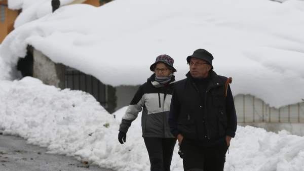 Imágenes de la Unidad Militar de Emergencia ayudando en Asturias por las nevadas Imágenes de la Unidad Militar de Emergencia ayudando en Asturias por las nevadas