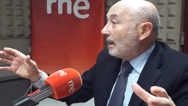 Javier Losada, en entrevista en Radio Nacional de España Javier Losada, en entrevista en Radio Nacional de España