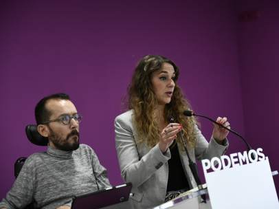 Los portavoces de Podemos, Pablo Echenique y Noelia Vera.