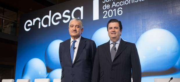 El consejero delegado de Endesa, José Bogas, y el presidente, Borja Prado en una Junta de Accionistas.