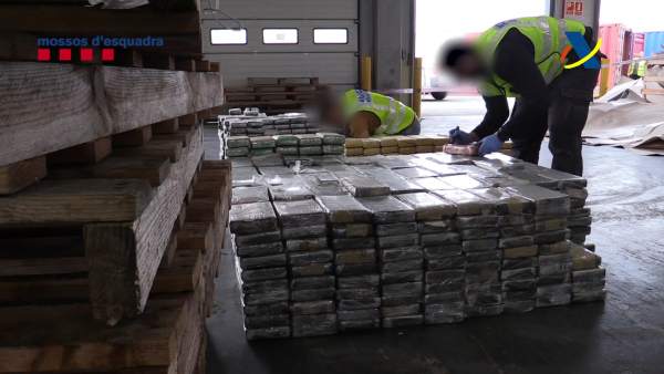 Hallan una tonelada de cocaína en el Puerto de Barcelona Hallan una tonelada de cocaína en el Puerto de Barcelona