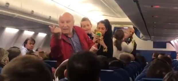 Una pareja de ancianos es expulsada de un vuelo de KLM