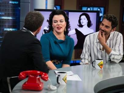 Debi Mazar y Paco León, en 'El hormiguero'.