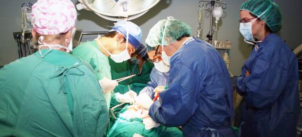 Imagen de archivo de una intervención en quirófano.