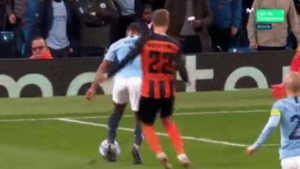 Penalti a Sterling Penalti a Sterling