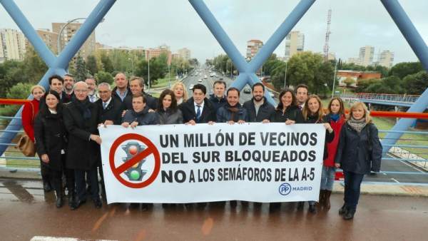 PP rechaza los semáforos en la A-5 PP rechaza los semáforos en la A-5