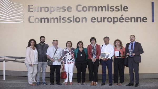 La eurodiputada Ana Miranda (BNG), en el centro, junto a víctimas del Alvia La eurodiputada Ana Miranda (BNG), en el centro, junto a víctimas del Alvia