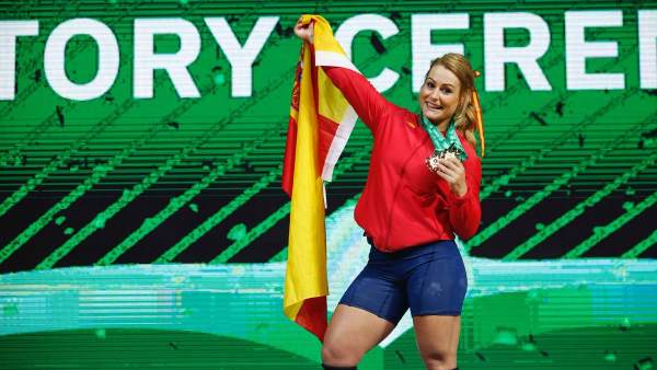 Lydia Valentín celebra su oro mundial en halterofilia Lydia Valentín celebra su oro mundial en halterofilia