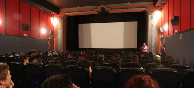 Imagen del interior de la sala del cine Maldà de Barcelona.